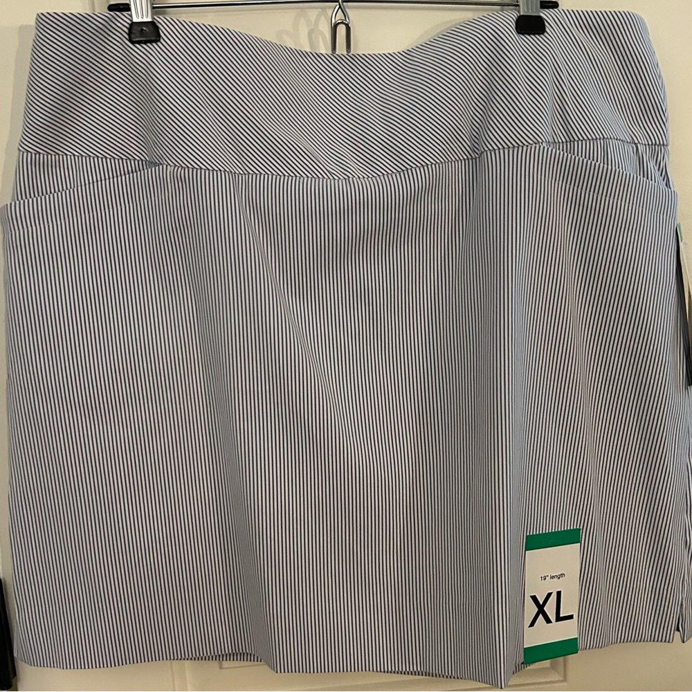 NWT S.C. & Co. Womens Skort